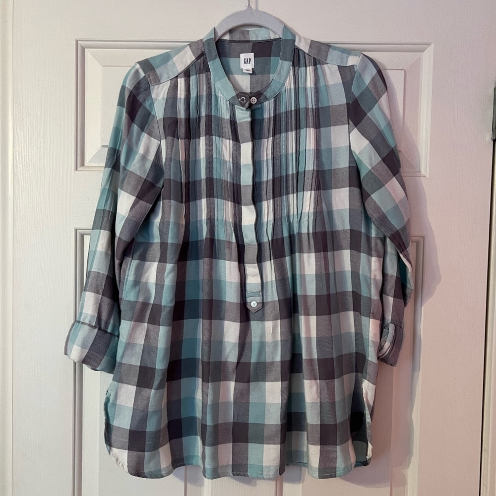Woman’s Gap Plaid Long Sleeve Blouse